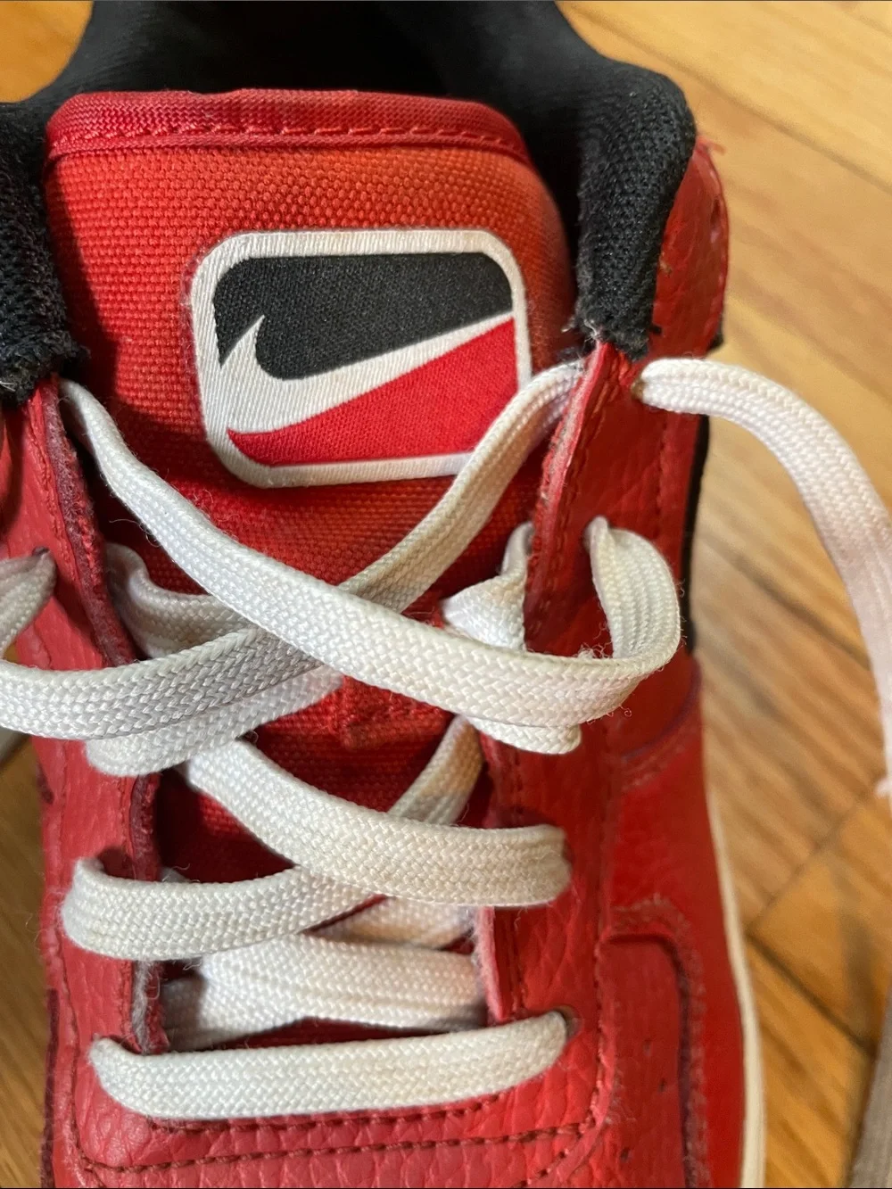 Nike Air Force 1 LV8 1 'Mystic Red Black' size 7Y